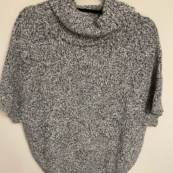 Women’s New York & Company Sweater Size M - Picture 4 of 4